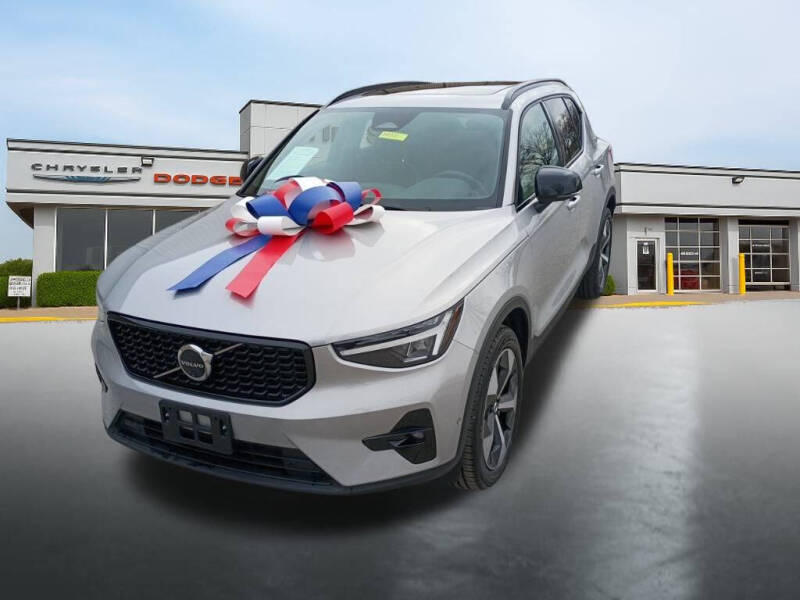 2025 Volvo XC40 B5 Plus Dark Theme
