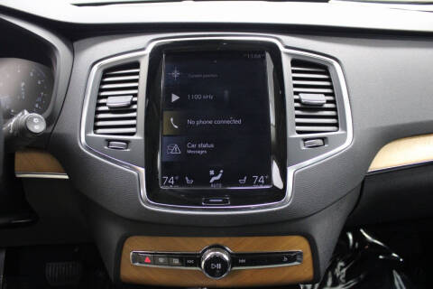 2022 Volvo XC90 T6 Momentum 6-Passenger