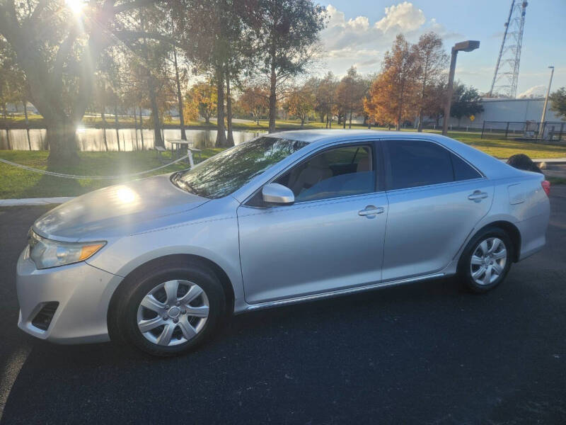 2012 Toyota Camry LE photo 3