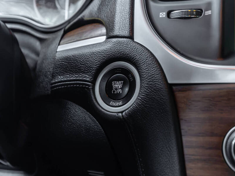 2016 Chrysler 300 C Platinum