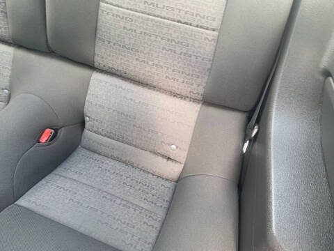 2005 Ford Mustang V6 Deluxe