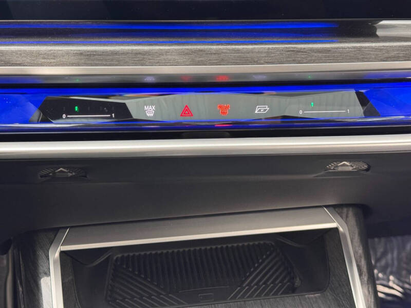 2023 BMW 7 Series 740i