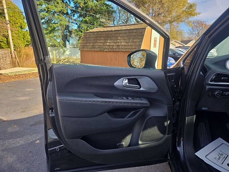 2024 Chrysler Pacifica Touring