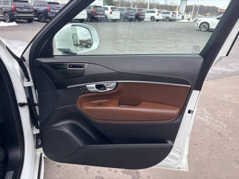 2024 Volvo XC90 Recharge T8 Ultimate Bright Theme 7P