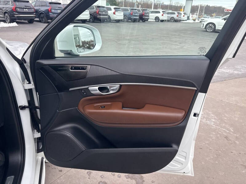 2024 Volvo XC90 Recharge T8 Ultimate Bright Theme 7P