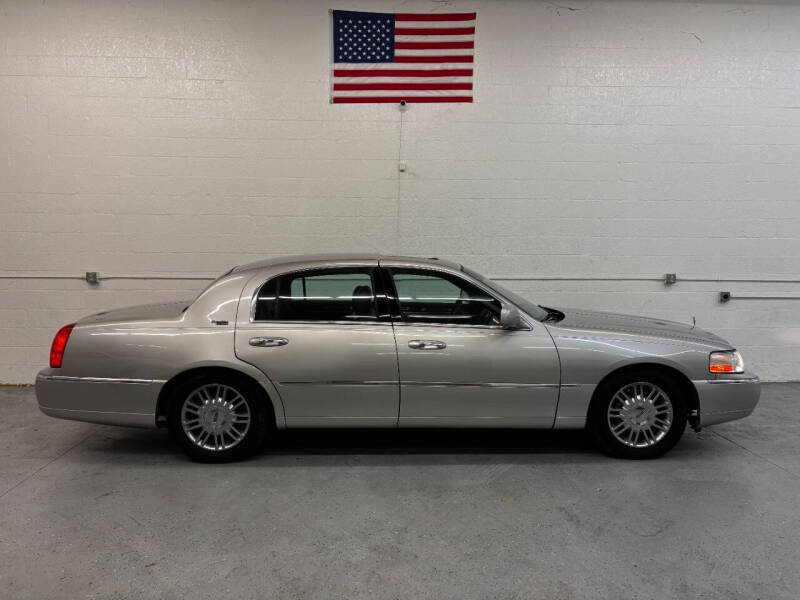 2006 Lincoln Town Car Signature Limited