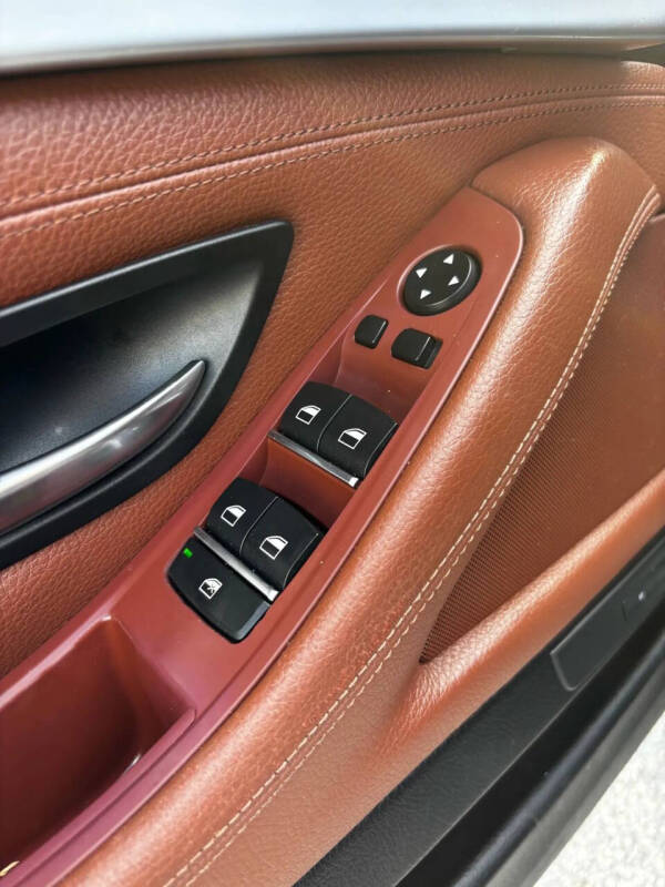 2013 BMW 5 Series 528i