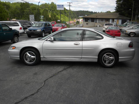 2001 Pontiac Grand Prix for sale at D & B Auto Sales & Service in Martinsville VA