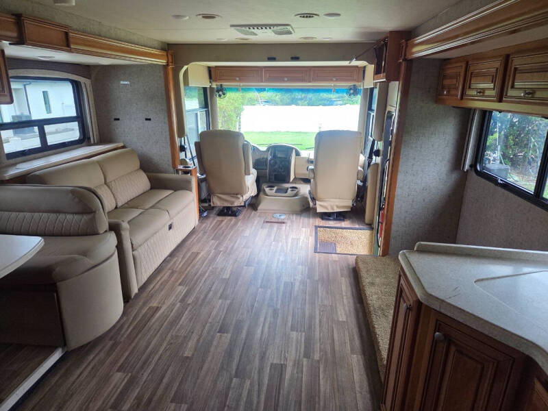 2017 Thor Motor Coach MIRAMAR 35.2