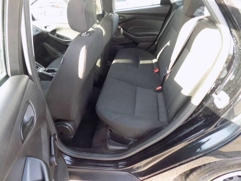 2017 Ford Focus S's photo