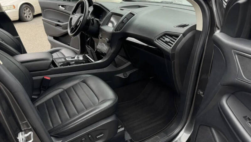 2020 Ford Edge SE