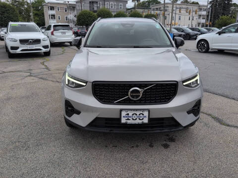 2024 Volvo XC40 B5 Plus Dark Theme