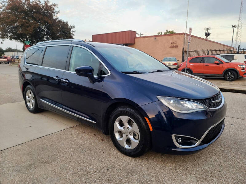 2017 Chrysler Pacifica Touring-L Plus