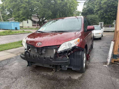 2017 Toyota Sienna LE 8-Passenger
