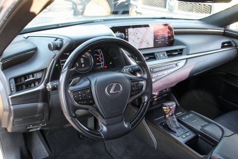 2019 Lexus ES 300h