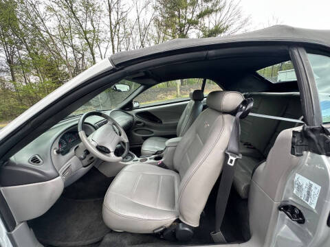 2004 Ford Mustang Deluxe