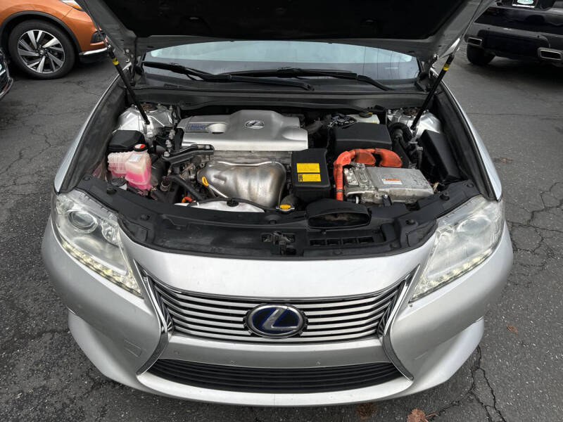 2014 Lexus ES 300h photo 11