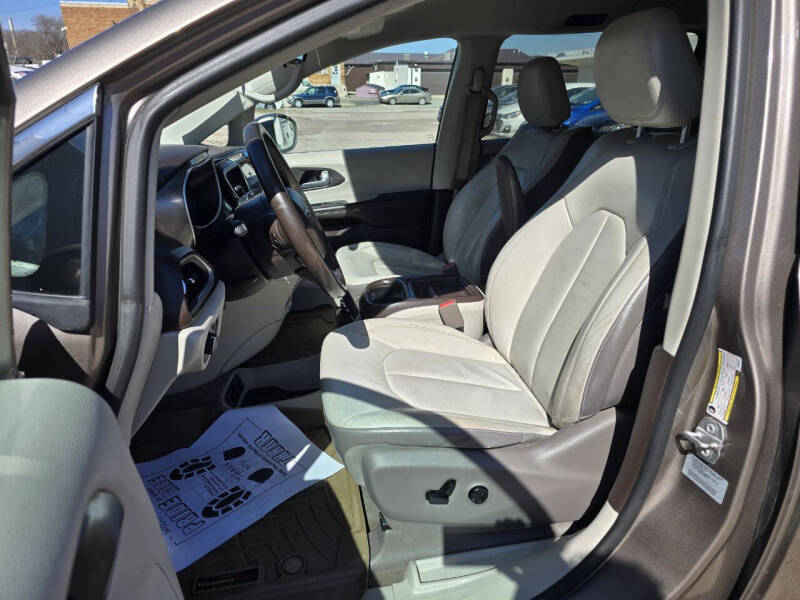 2017 Chrysler Pacifica Touring-L
