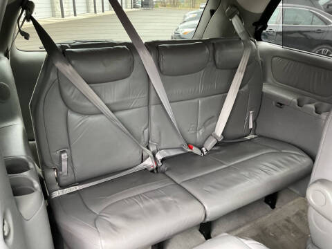 2004 Toyota Sienna XLE 7 Passenger