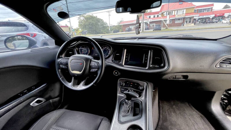 2015 Dodge Challenger SXT