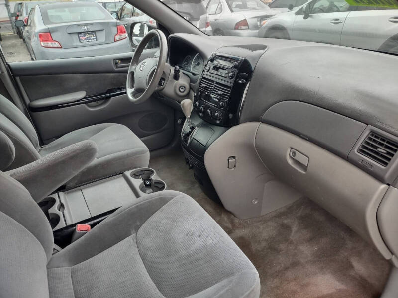 2005 Toyota Sienna CE 7 Passenger