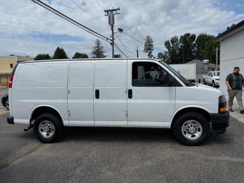 2022 Chevrolet Express 2500