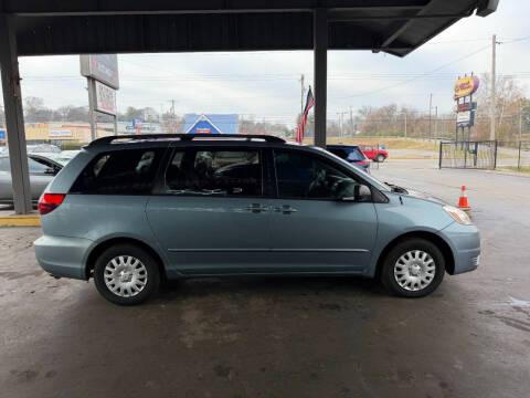 2005 Toyota Sienna LE 8 Passenger