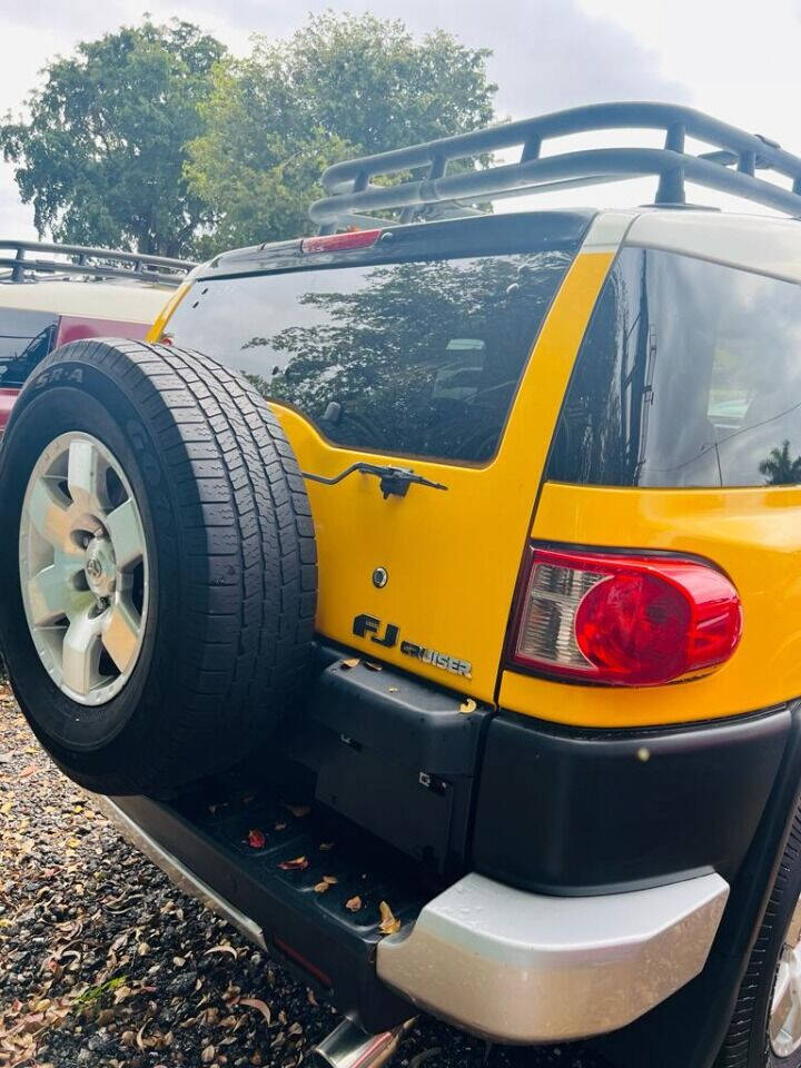 2007 TOYOTA FJ Cruiser SUV / Crossover - $14,950