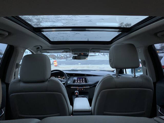 2022 Cadillac XT4 Premium Luxury