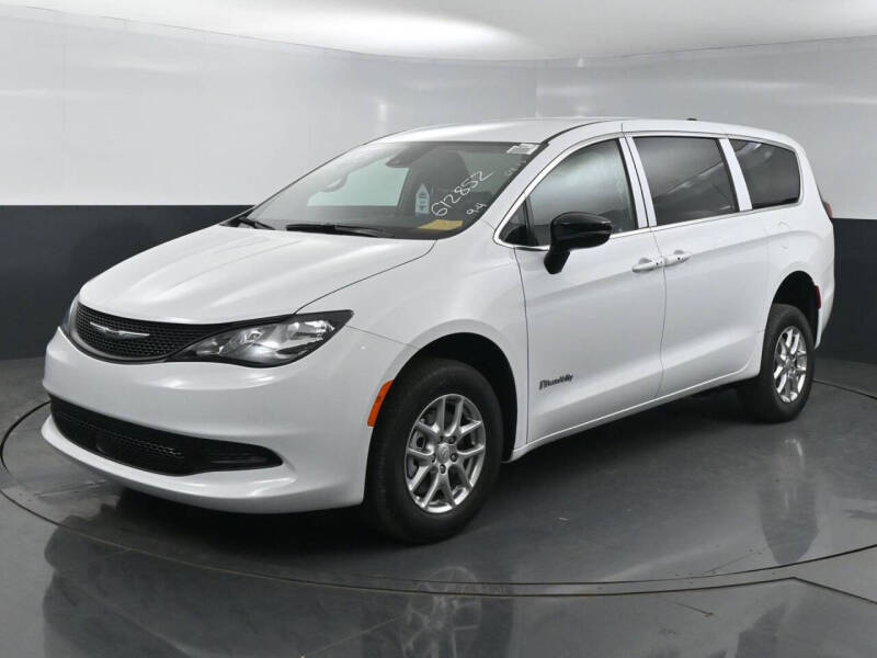 2025 Chrysler Voyager LX