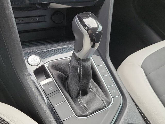 2025 Volkswagen Taos SE