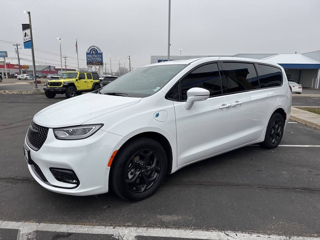 2022 Chrysler Pacifica Hybrid for sale at Axio Auto Boise in Boise, ID