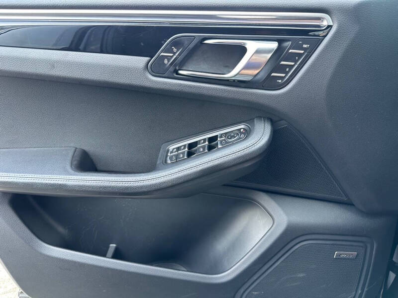 2017 Porsche Macan