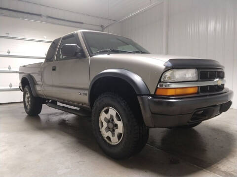 2000 Chevrolet S-10 LS Wide Stance
