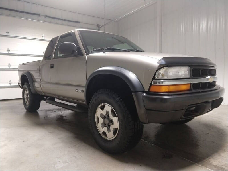 2000 Chevrolet S-10 LS Wide Stance
