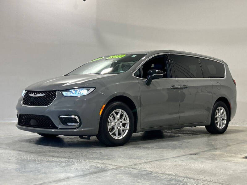 2025 Chrysler Pacifica Select
