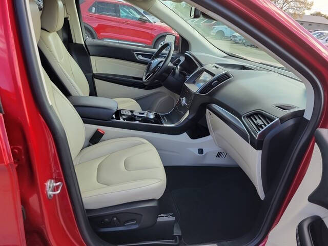 2020 Ford Edge Titanium