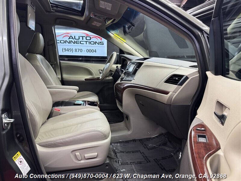 2013 Toyota Sienna XLE 8-Passenger