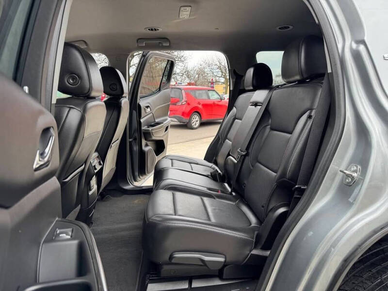 2023 GMC Acadia SLT