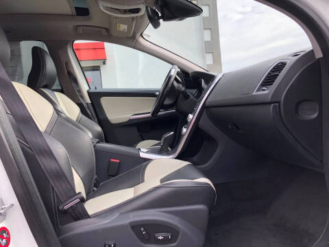 2017 Volvo XC60 T6 Dynamic