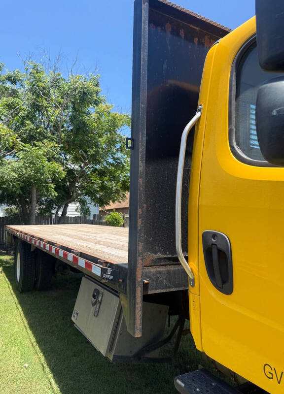 2020 Freightliner M2 106