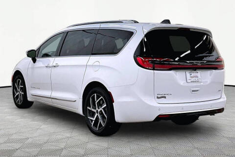 2027 Chrysler Pacifica Pinnacle
