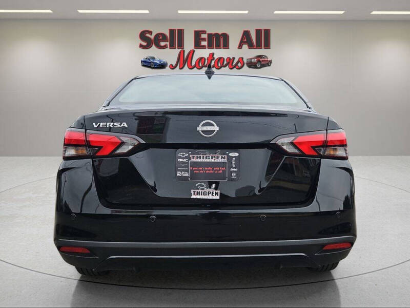 2025 Nissan Versa SV