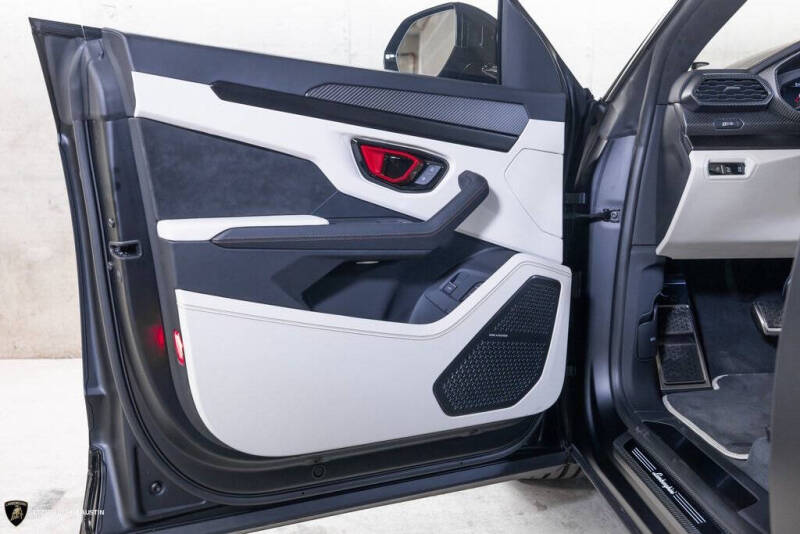 2024 Lamborghini Urus S