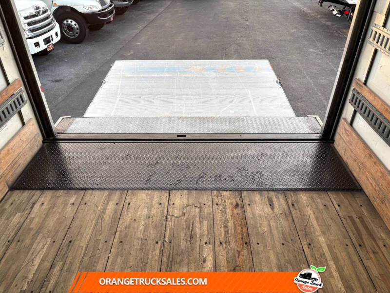 2020 Freightliner M2 106