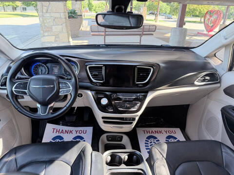 2017 Chrysler Pacifica Touring-L