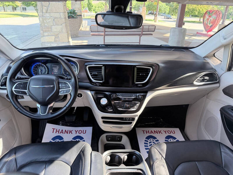 2017 Chrysler Pacifica Touring-L