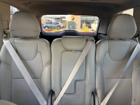 2017 Volvo XC90 T5 Momentum