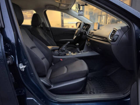 2015 Mazda MAZDA3 i Touring