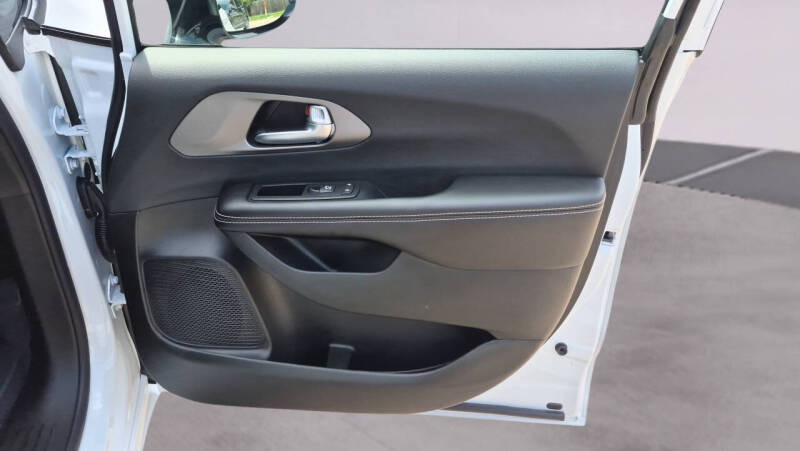 2027 Chrysler Pacifica Limited